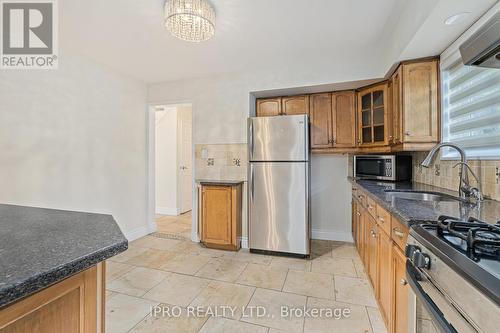 131 Mountainview Road S, Halton Hills (Georgetown), ON - Indoor Photo Showing Kitchen