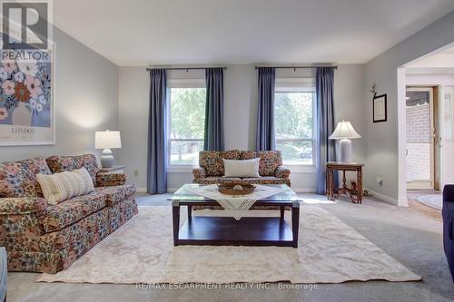 1760 Solitaire Court, Mississauga, ON - Indoor Photo Showing Living Room