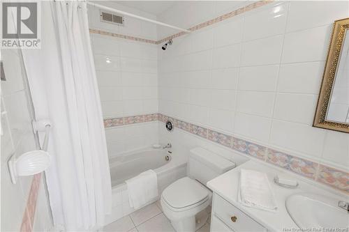 26 Camden Crescent, Moncton, NB - Indoor Photo Showing Bathroom