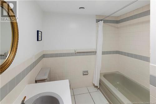 26 Camden Crescent, Moncton, NB - Indoor Photo Showing Bathroom