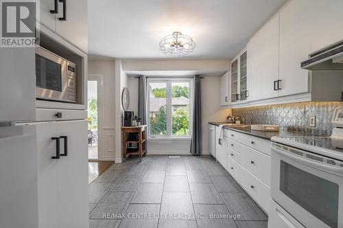 483 Grand View Avenue, London, ON - Indoor Photo Showing Kitchen