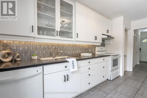 483 Grand View Avenue, London, ON - Indoor Photo Showing Kitchen