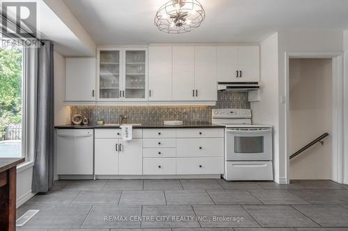 483 Grand View Avenue, London, ON - Indoor Photo Showing Kitchen