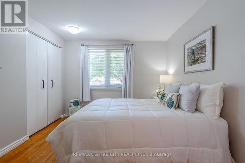 483 Grand View Avenue, London, ON - Indoor Photo Showing Bedroom