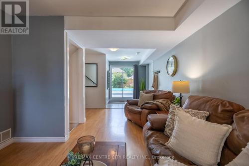 483 Grand View Avenue, London, ON - Indoor Photo Showing Living Room