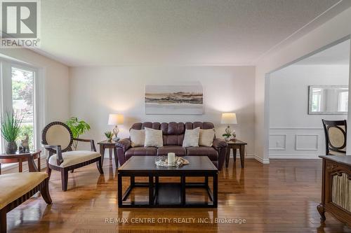 483 Grand View Avenue, London, ON - Indoor Photo Showing Living Room