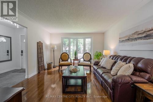 483 Grand View Avenue, London, ON - Indoor Photo Showing Living Room