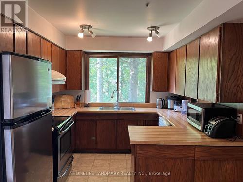 136 Frontenac Crescent, Deep River, ON - Indoor Photo Showing Kitchen With Double Sink