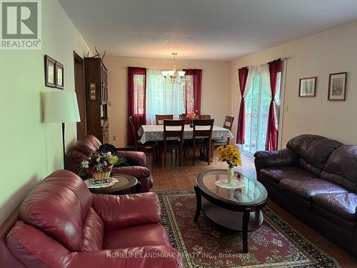 136 Frontenac Crescent, Deep River, ON - Indoor Photo Showing Living Room