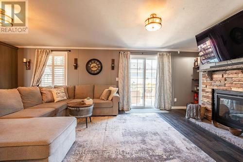 4 Bent Willow Court, Haldimand, ON - Indoor Photo Showing Living Room With Fireplace