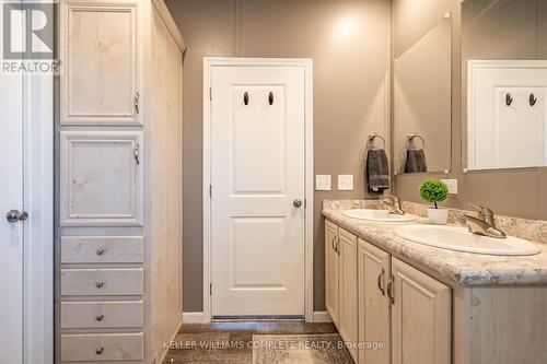 4 Bent Willow Court, Haldimand, ON - Indoor Photo Showing Bathroom