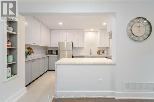 57 - 6779 Glen Erin Drive, Mississauga, ON - Indoor Photo Showing Kitchen