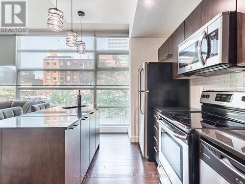 209 - 397 Front Street W, Toronto (Waterfront Communities), ON - Indoor Photo Showing Kitchen