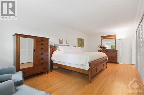 18 Kingsford Crescent, Kanata, ON - Indoor Photo Showing Bedroom