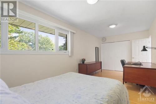 18 Kingsford Crescent, Kanata, ON - Indoor Photo Showing Bedroom