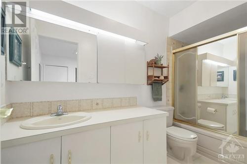 18 Kingsford Crescent, Kanata, ON - Indoor Photo Showing Bathroom