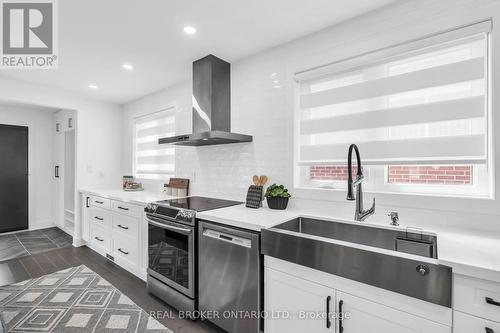 29 Norfield Crescent, Toronto (Elms-Old Rexdale), ON - Indoor Photo Showing Kitchen With Upgraded Kitchen