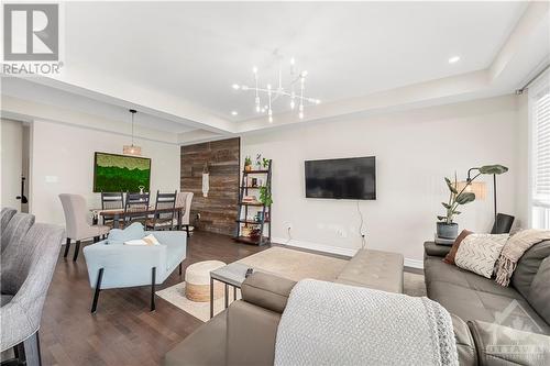 191 Equitation Circle, Ottawa, ON - Indoor Photo Showing Living Room