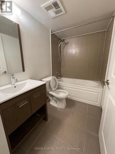 701 - 30 Meadowglen Place, Toronto (Woburn), ON - Indoor Photo Showing Bathroom