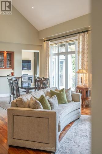 35 Settler'S Landing Drive, Quinte West, ON - Indoor Photo Showing Living Room