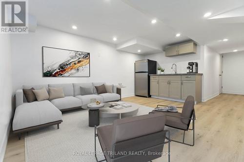 146 Burnside Drive, London, ON - Indoor Photo Showing Living Room