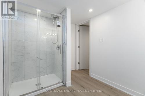 146 Burnside Drive, London, ON - Indoor Photo Showing Bathroom