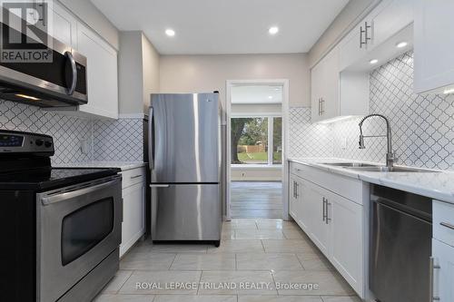 146 Burnside Drive, London, ON - Indoor Photo Showing Kitchen With Double Sink With Upgraded Kitchen