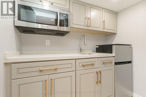 112 Bonham Boulevard, Mississauga (Streetsville), ON - Indoor Photo Showing Kitchen