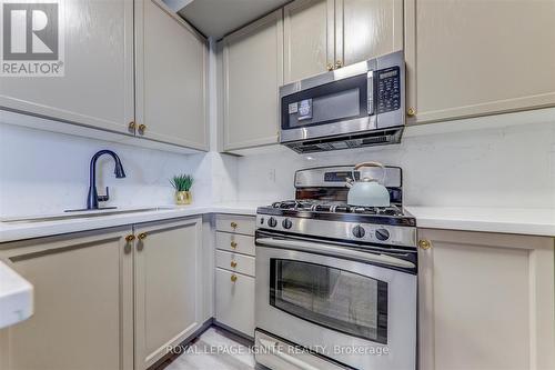 402 - 3939 Duke Of York Boulevard, Mississauga (City Centre), ON - Indoor Photo Showing Kitchen