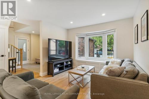 39 Hollingshead Drive, Aurora (Aurora Village), ON - Indoor Photo Showing Living Room