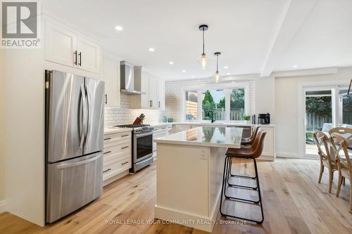 39 Hollingshead Drive, Aurora (Aurora Village), ON - Indoor Photo Showing Kitchen With Upgraded Kitchen