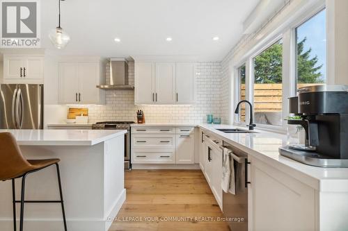 39 Hollingshead Drive, Aurora (Aurora Village), ON - Indoor Photo Showing Kitchen With Upgraded Kitchen