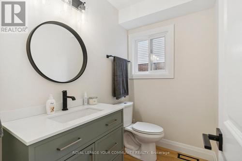 39 Hollingshead Drive, Aurora (Aurora Village), ON - Indoor Photo Showing Bathroom