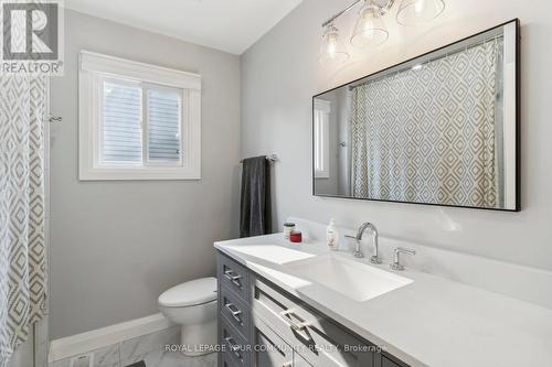 39 Hollingshead Drive, Aurora (Aurora Village), ON - Indoor Photo Showing Bathroom