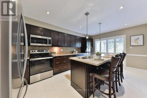 3341 Nutcracker Drive, Mississauga (Lisgar), ON - Indoor Photo Showing Kitchen With Upgraded Kitchen