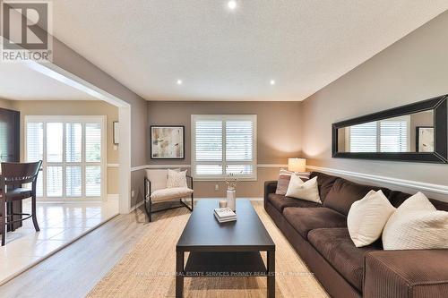 3341 Nutcracker Drive, Mississauga (Lisgar), ON - Indoor Photo Showing Living Room