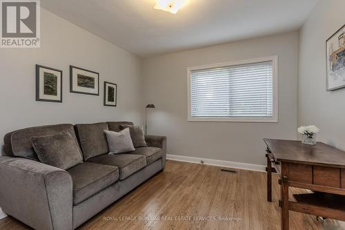 1345 Hixon Street, Oakville, ON - Indoor Photo Showing Living Room