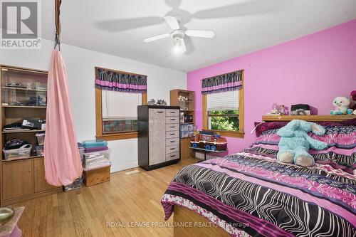 560 Carnegie Avenue, Smith-Ennismore-Lakefield, ON - Indoor Photo Showing Bedroom