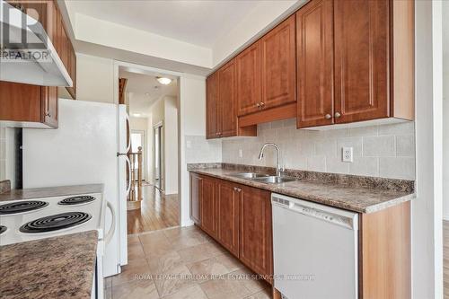 4130 Rawlins Common, Burlington, ON - Indoor Photo Showing Kitchen With Double Sink