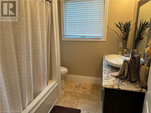 560 Meadow Lane, Southampton, ON - Indoor Photo Showing Bathroom