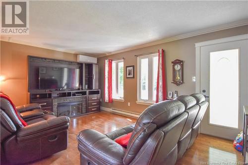 4022 Foster Street, Tracadie, NB - Indoor Photo Showing Living Room