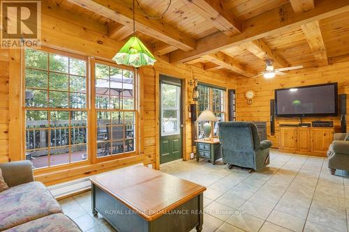 1310 Cardinal Heights Drive, Central Frontenac, ON - Indoor Photo Showing Living Room