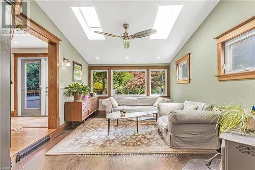 8 Wolseley Avenue, St. Catharines, ON - Indoor Photo Showing Living Room