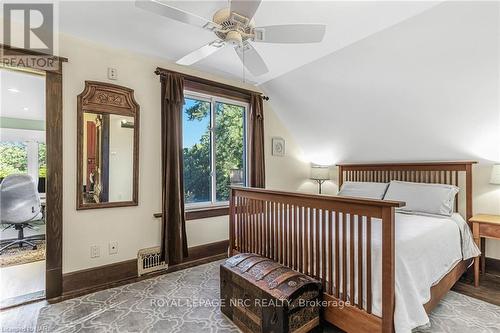 8 Wolseley Avenue, St. Catharines, ON - Indoor Photo Showing Bedroom