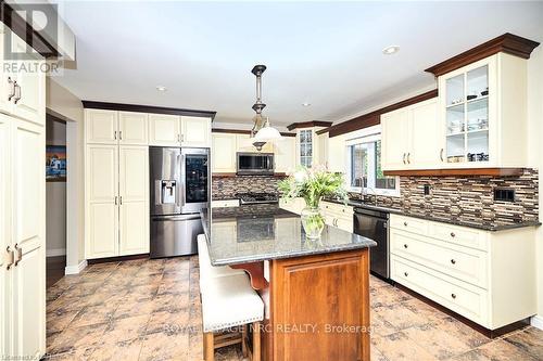 119 Sandra Drive, Pelham, ON - Indoor Photo Showing Kitchen With Upgraded Kitchen