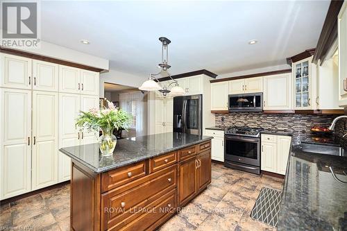 119 Sandra Drive, Pelham, ON - Indoor Photo Showing Kitchen With Upgraded Kitchen