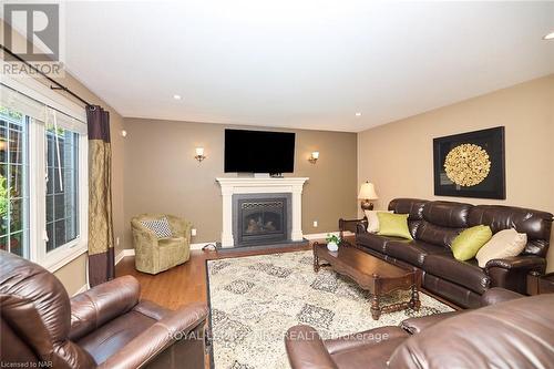 119 Sandra Drive, Pelham, ON - Indoor Photo Showing Living Room With Fireplace