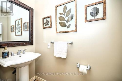 119 Sandra Drive, Pelham, ON - Indoor Photo Showing Bathroom