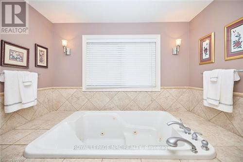 119 Sandra Drive, Pelham, ON - Indoor Photo Showing Bathroom