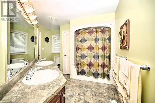 119 Sandra Drive, Pelham, ON - Indoor Photo Showing Bathroom